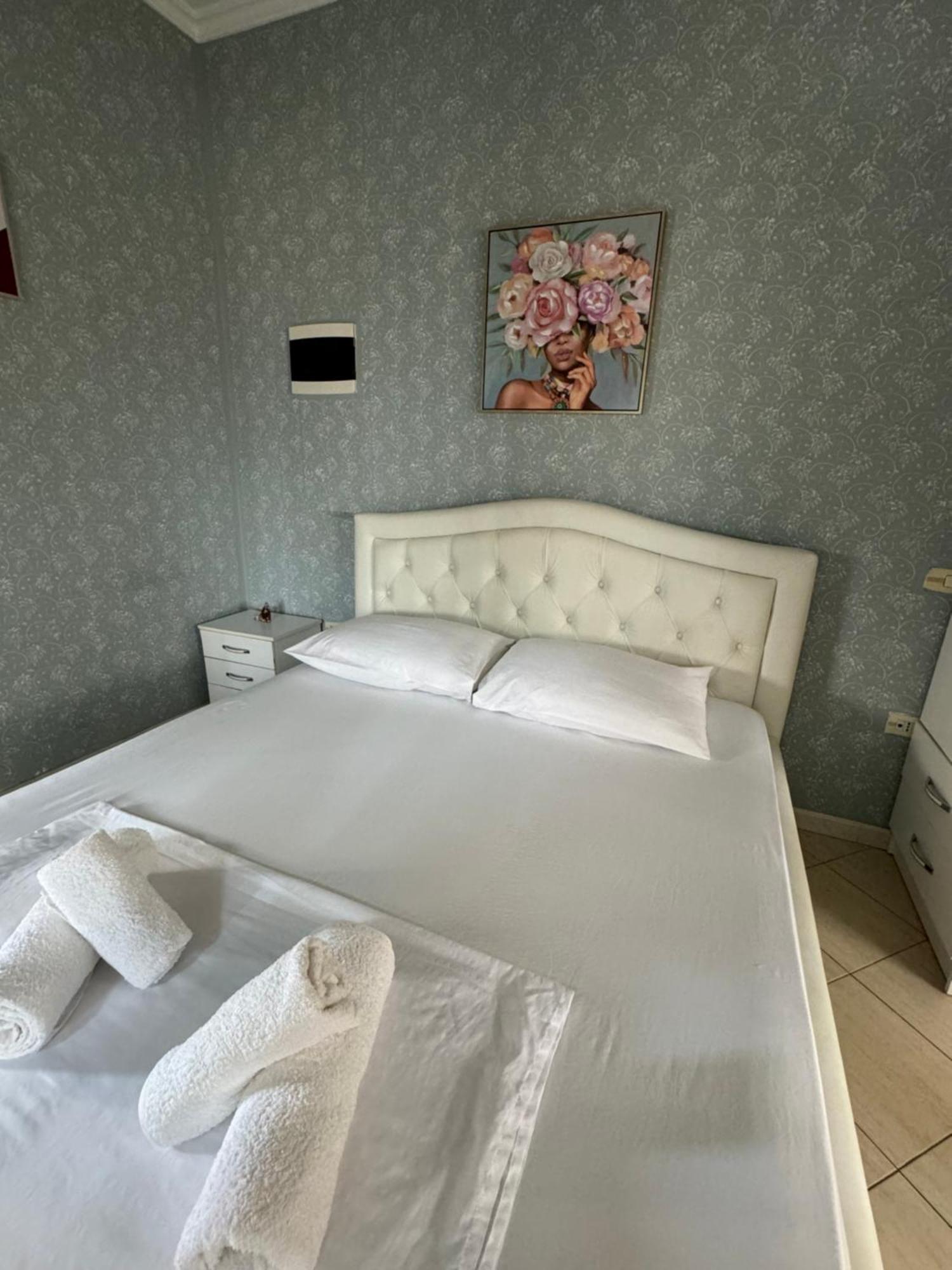 Mirela'S Apartment City Center Тирана Екстериор снимка