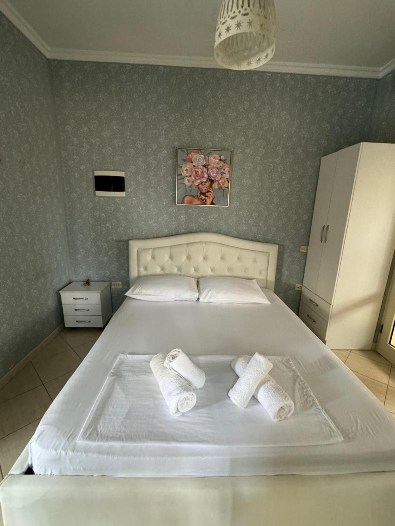 Mirela'S Apartment City Center Тирана Екстериор снимка